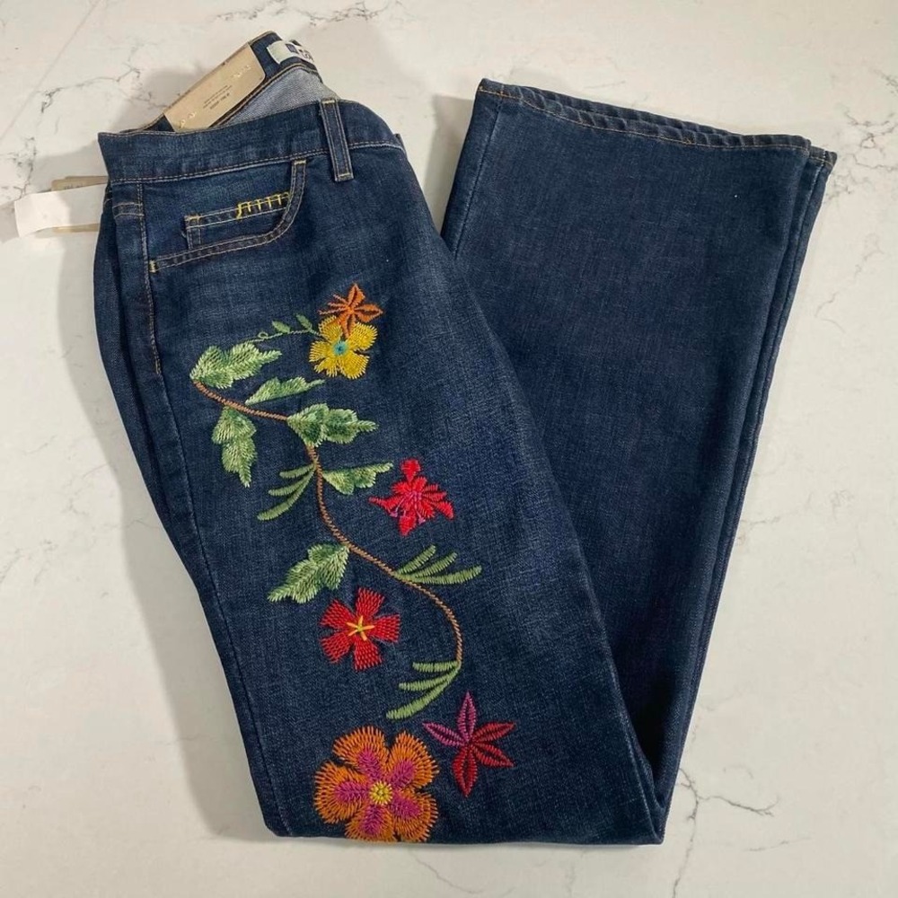 NWT GAP Floral Embroidered Bootcut‎ Jeans | Dark Wash  | Size  8